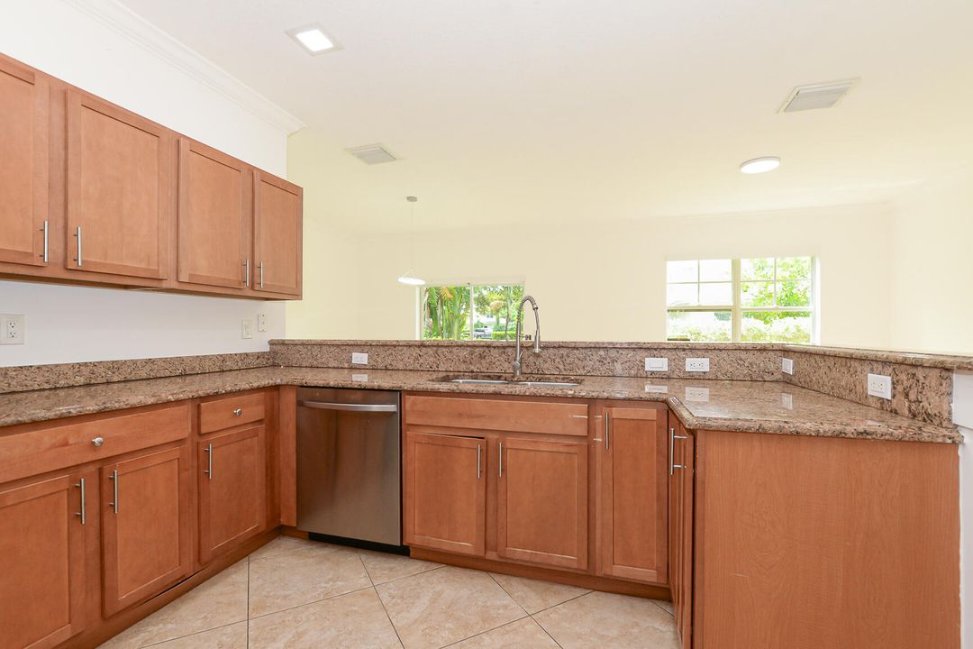 For Rent: $2,150 (4 beds, 2 baths, 1958 Square Feet)