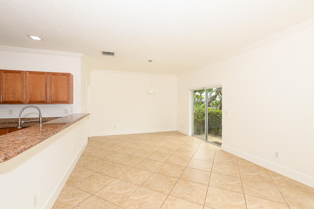 For Rent: $2,150 (4 beds, 2 baths, 1958 Square Feet)