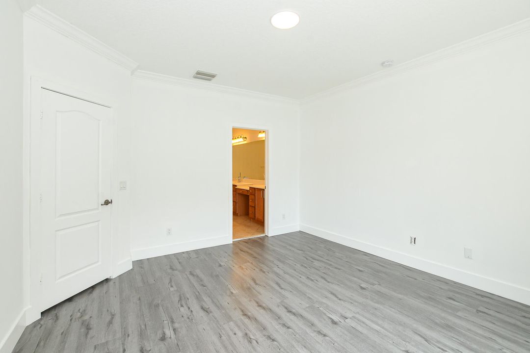 For Rent: $2,150 (4 beds, 2 baths, 1958 Square Feet)