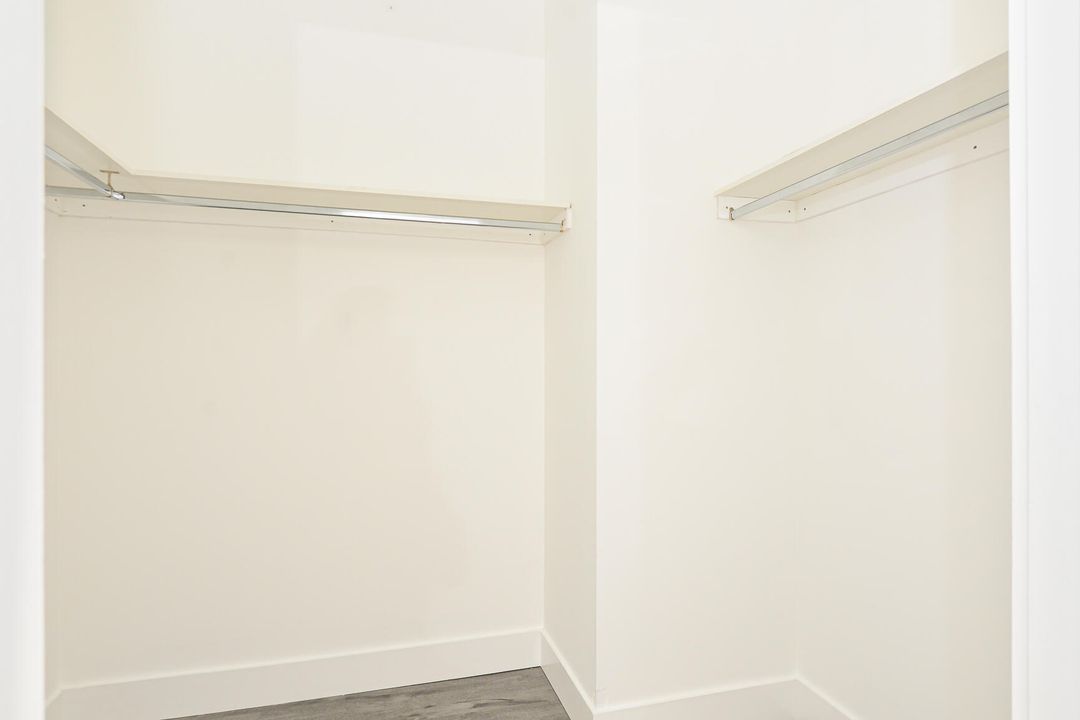 For Rent: $2,150 (4 beds, 2 baths, 1958 Square Feet)