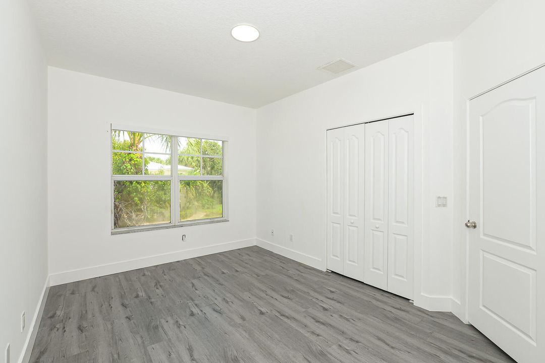 For Rent: $2,150 (4 beds, 2 baths, 1958 Square Feet)