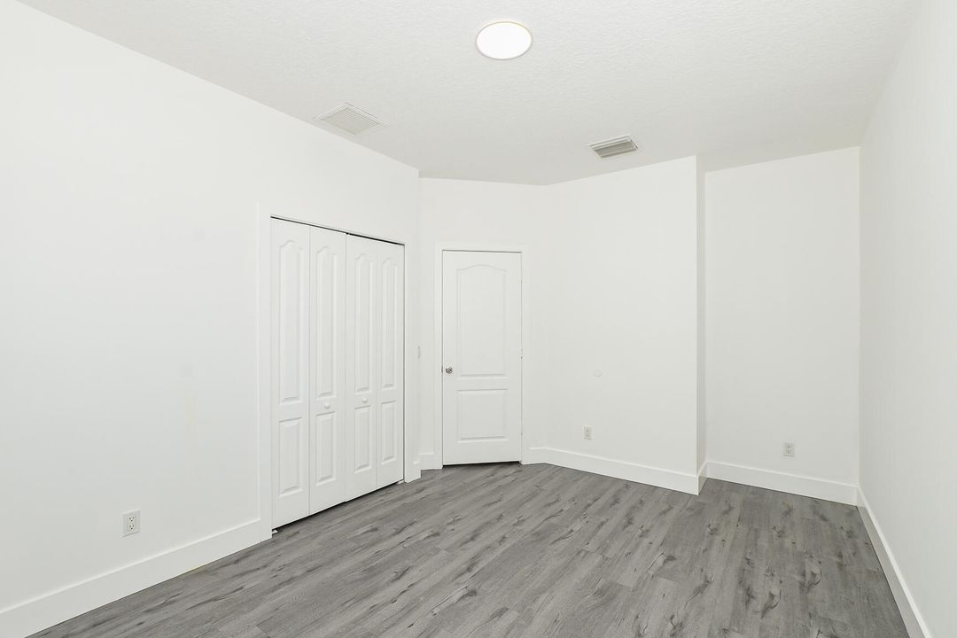 For Rent: $2,150 (4 beds, 2 baths, 1958 Square Feet)