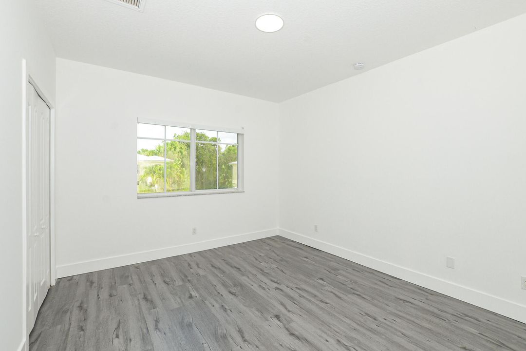 For Rent: $2,150 (4 beds, 2 baths, 1958 Square Feet)