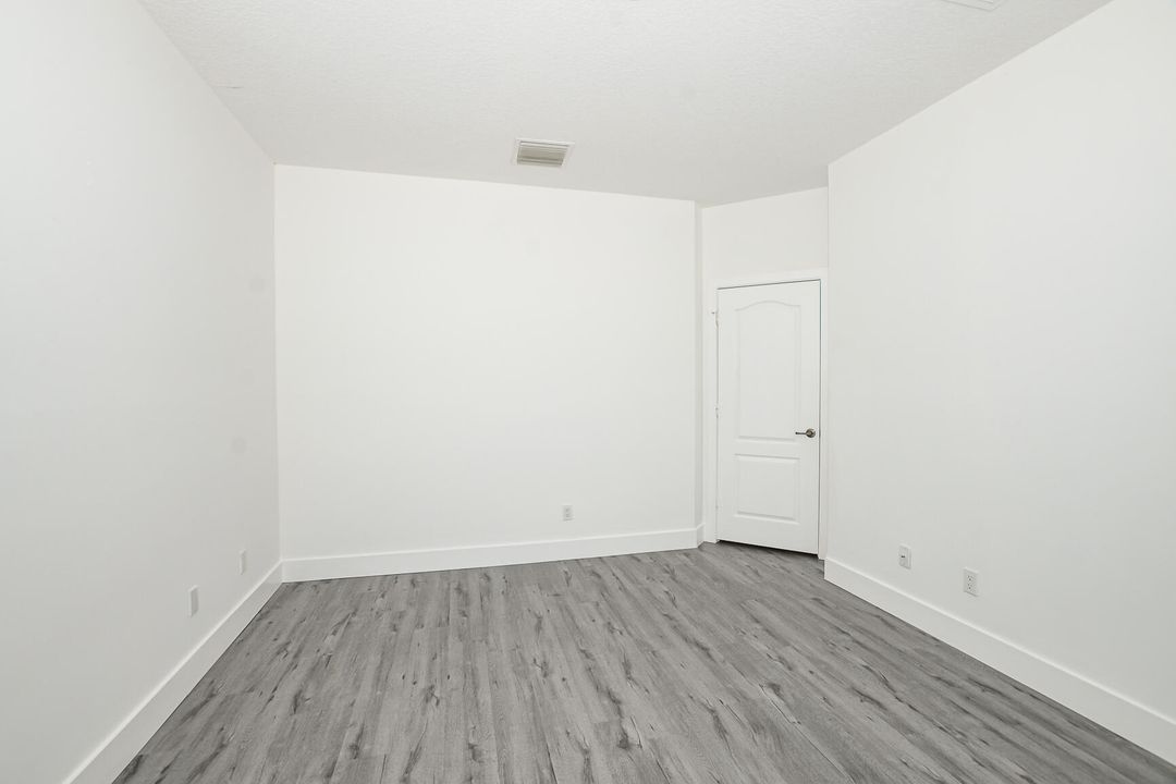 For Rent: $2,150 (4 beds, 2 baths, 1958 Square Feet)