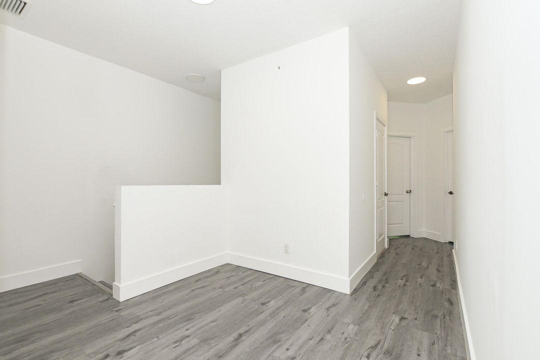 For Rent: $2,150 (4 beds, 2 baths, 1958 Square Feet)