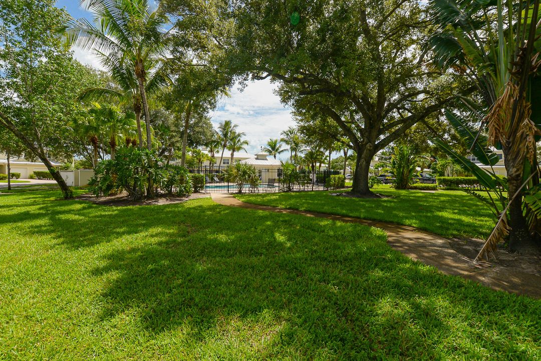 For Rent: $2,150 (4 beds, 2 baths, 1958 Square Feet)