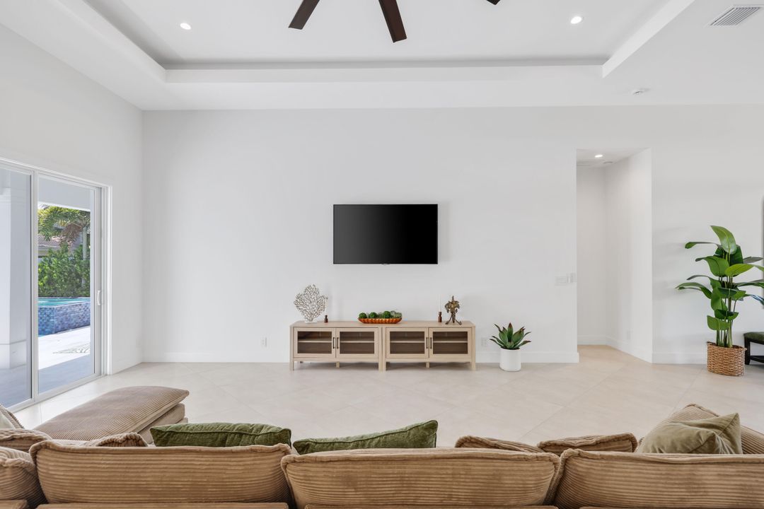 Activo con contrato: $2,349,000 (4 camas, 3 baños, 2709 Pies cuadrados)