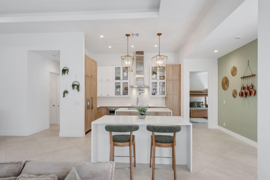 Activo con contrato: $2,349,000 (4 camas, 3 baños, 2709 Pies cuadrados)