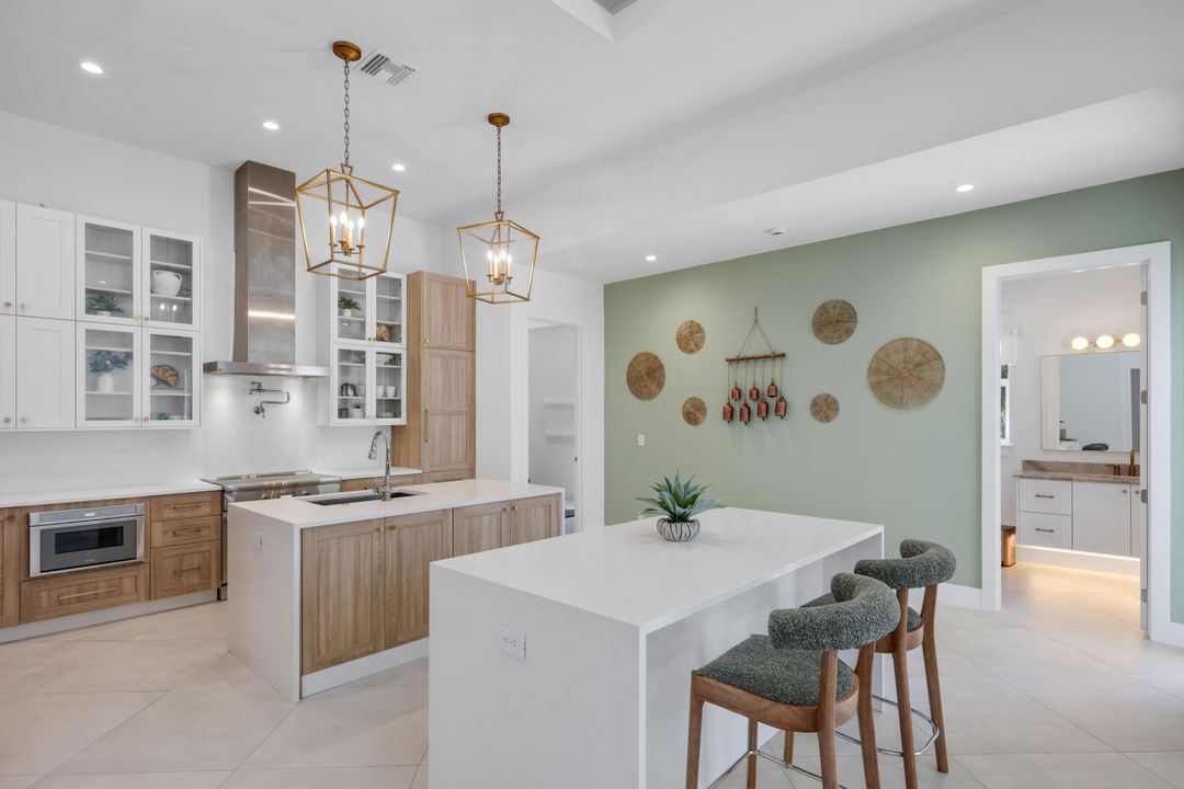 Activo con contrato: $2,349,000 (4 camas, 3 baños, 2709 Pies cuadrados)