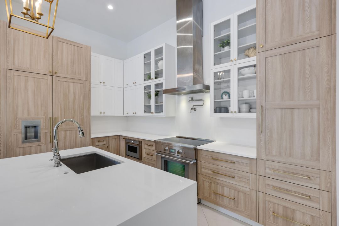 Activo con contrato: $2,349,000 (4 camas, 3 baños, 2709 Pies cuadrados)