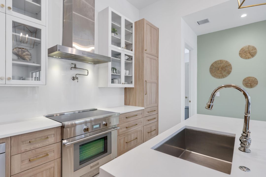 Activo con contrato: $2,349,000 (4 camas, 3 baños, 2709 Pies cuadrados)