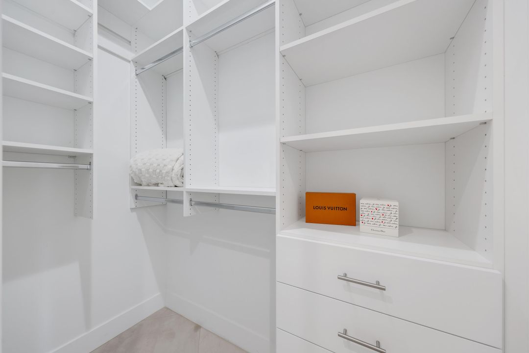 Activo con contrato: $2,349,000 (4 camas, 3 baños, 2709 Pies cuadrados)