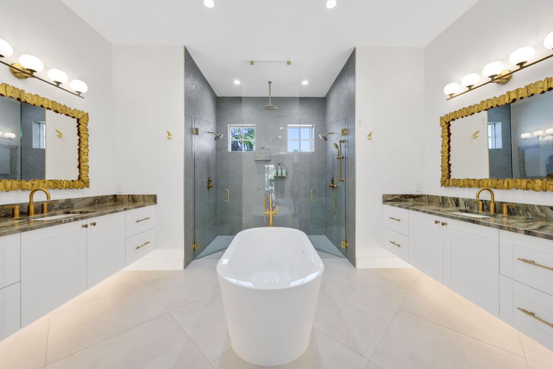 Activo con contrato: $2,349,000 (4 camas, 3 baños, 2709 Pies cuadrados)