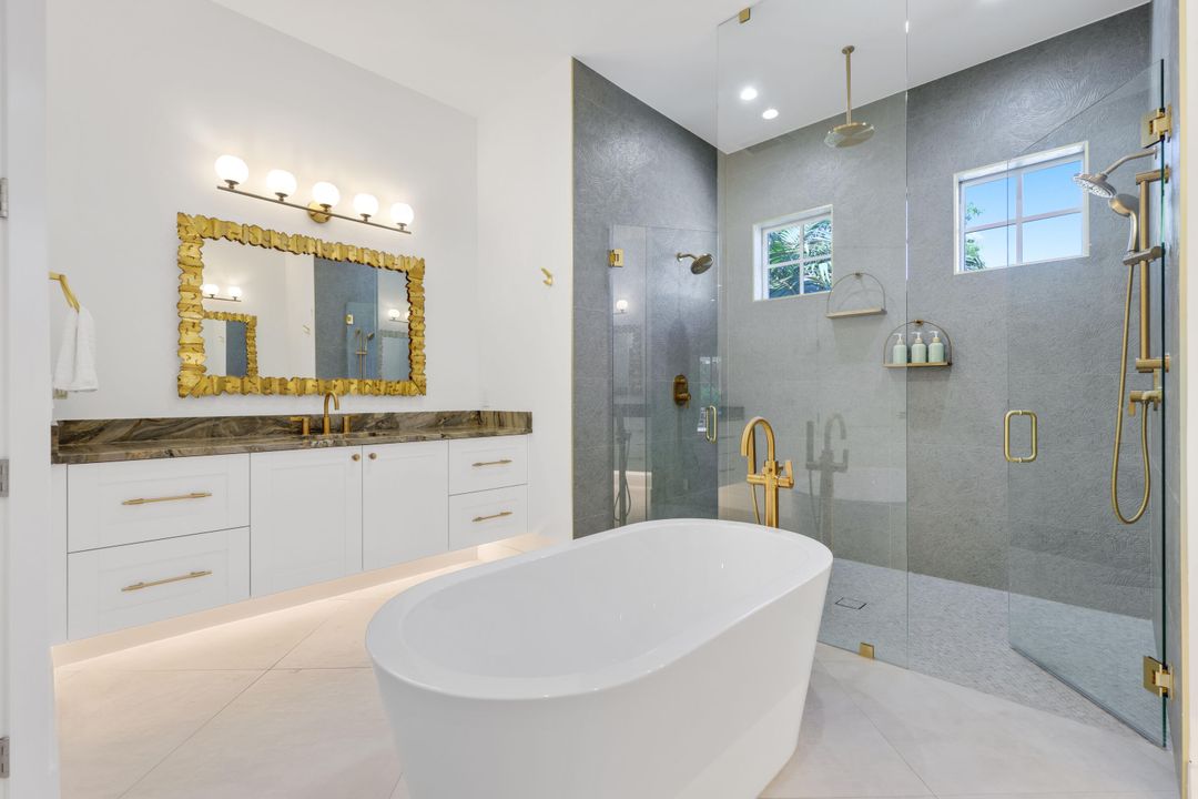 Activo con contrato: $2,349,000 (4 camas, 3 baños, 2709 Pies cuadrados)