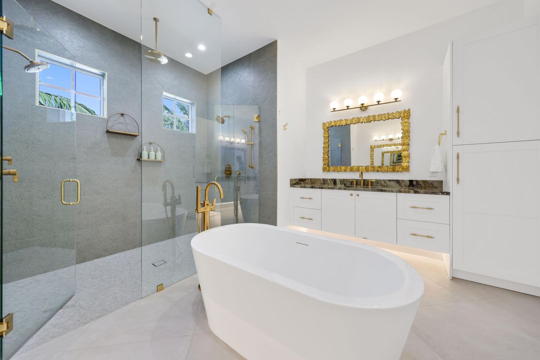 Activo con contrato: $2,349,000 (4 camas, 3 baños, 2709 Pies cuadrados)