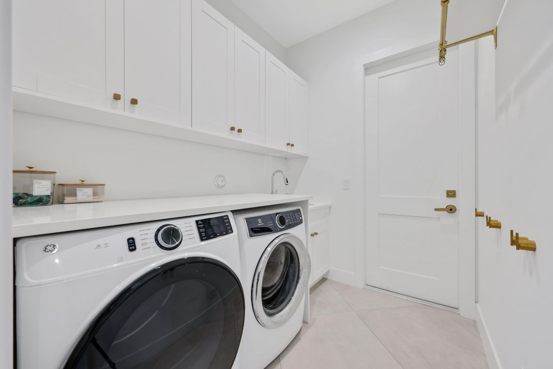 Activo con contrato: $2,349,000 (4 camas, 3 baños, 2709 Pies cuadrados)