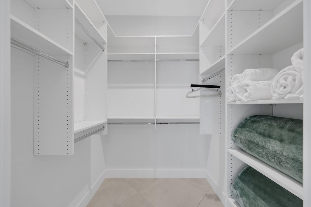 Activo con contrato: $2,349,000 (4 camas, 3 baños, 2709 Pies cuadrados)