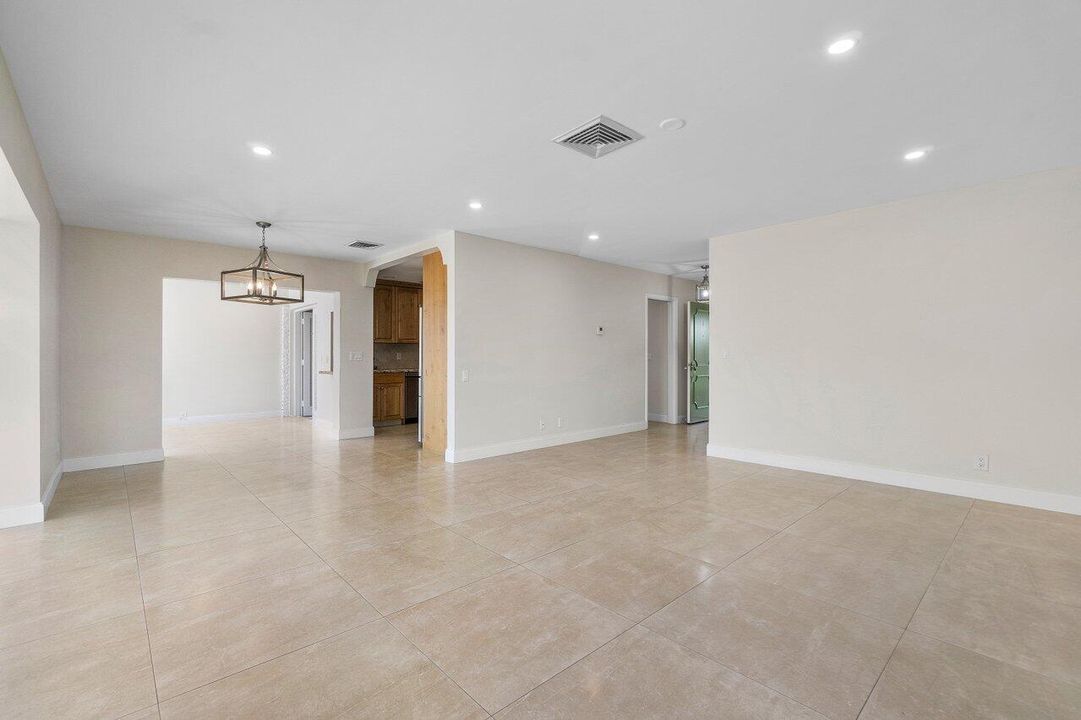 待售: $474,900 (2 贝兹, 2 浴室, 1750 平方英尺)