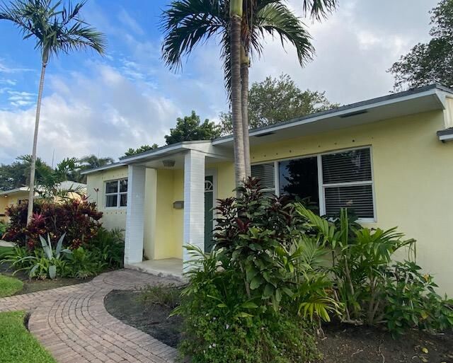 合同活跃: $895,000 (2 贝兹, 1 浴室, 987 平方英尺)