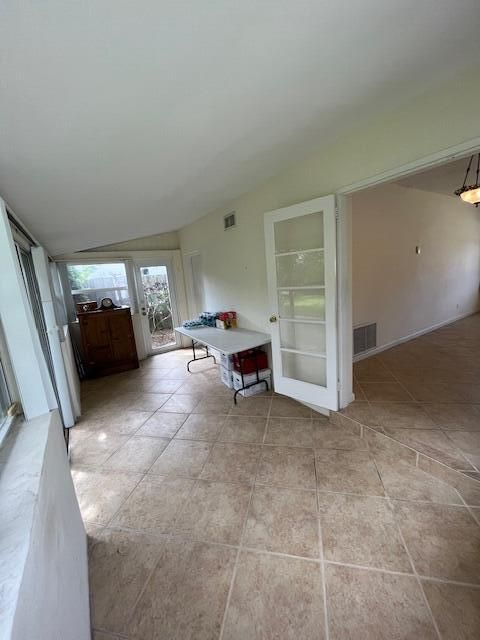 合同活跃: $895,000 (2 贝兹, 1 浴室, 987 平方英尺)