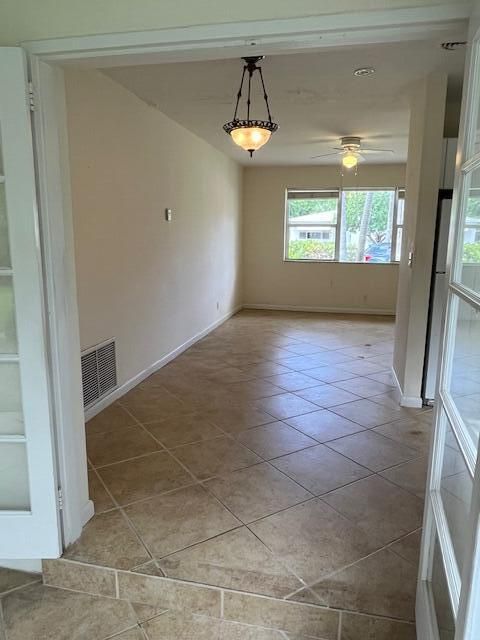 合同活跃: $895,000 (2 贝兹, 1 浴室, 987 平方英尺)