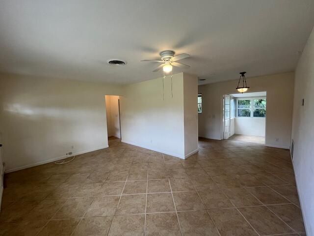 合同活跃: $895,000 (2 贝兹, 1 浴室, 987 平方英尺)