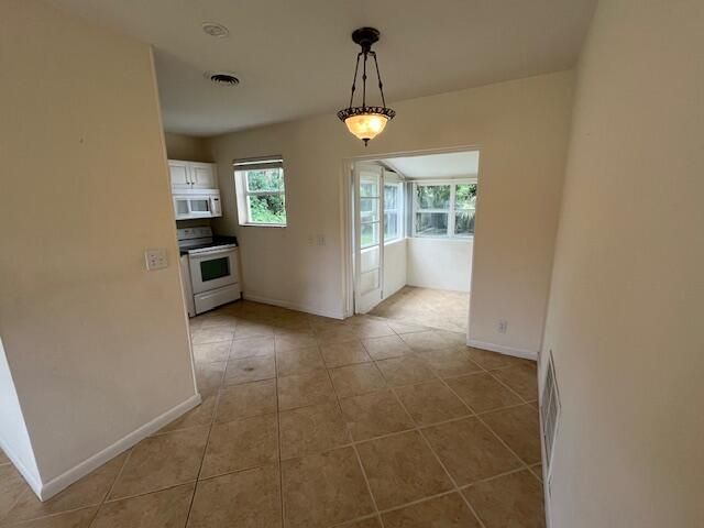 合同活跃: $895,000 (2 贝兹, 1 浴室, 987 平方英尺)