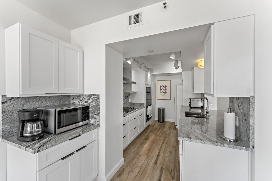 For Rent: $7,500 (2 beds, 3 baths, 2011 Square Feet)