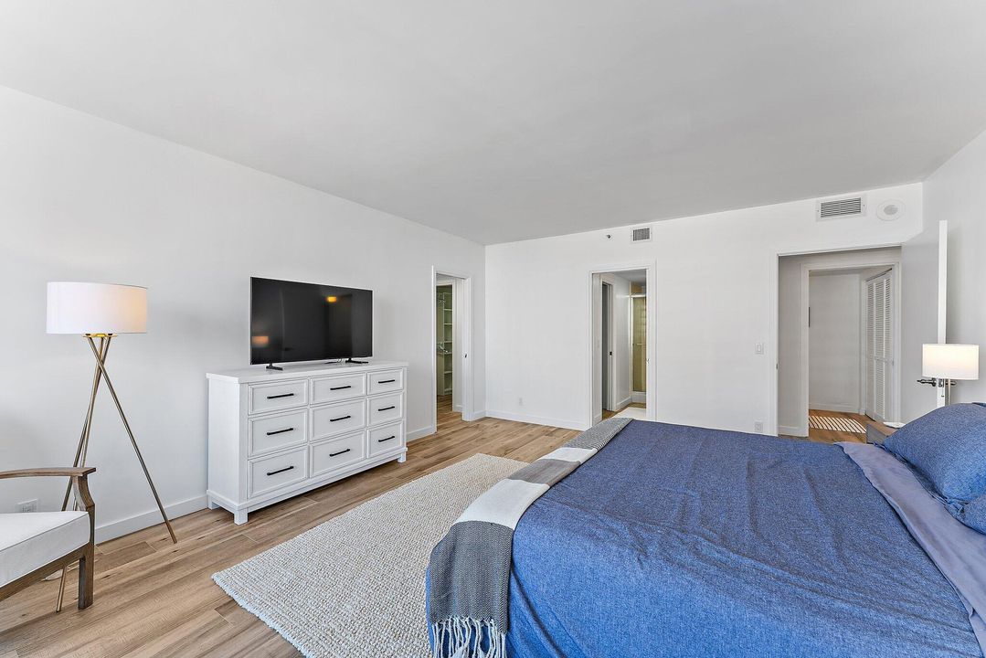 For Rent: $7,500 (2 beds, 3 baths, 2011 Square Feet)