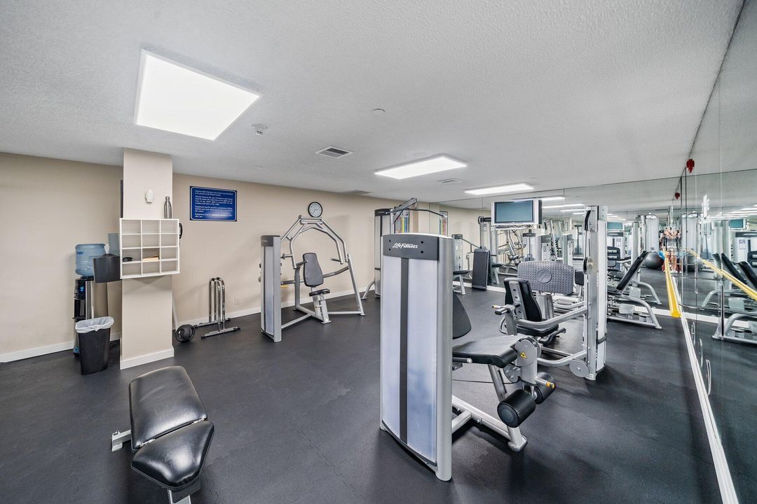 For Rent: $7,500 (2 beds, 3 baths, 2011 Square Feet)