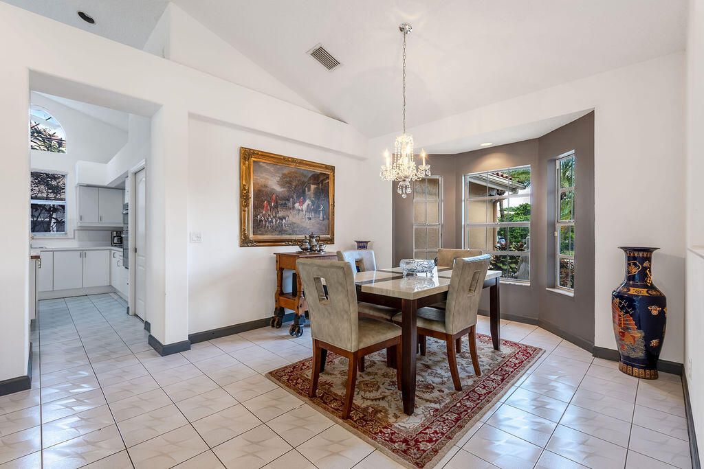 合同活跃: $5,000 (2 贝兹, 2 浴室, 2065 平方英尺)