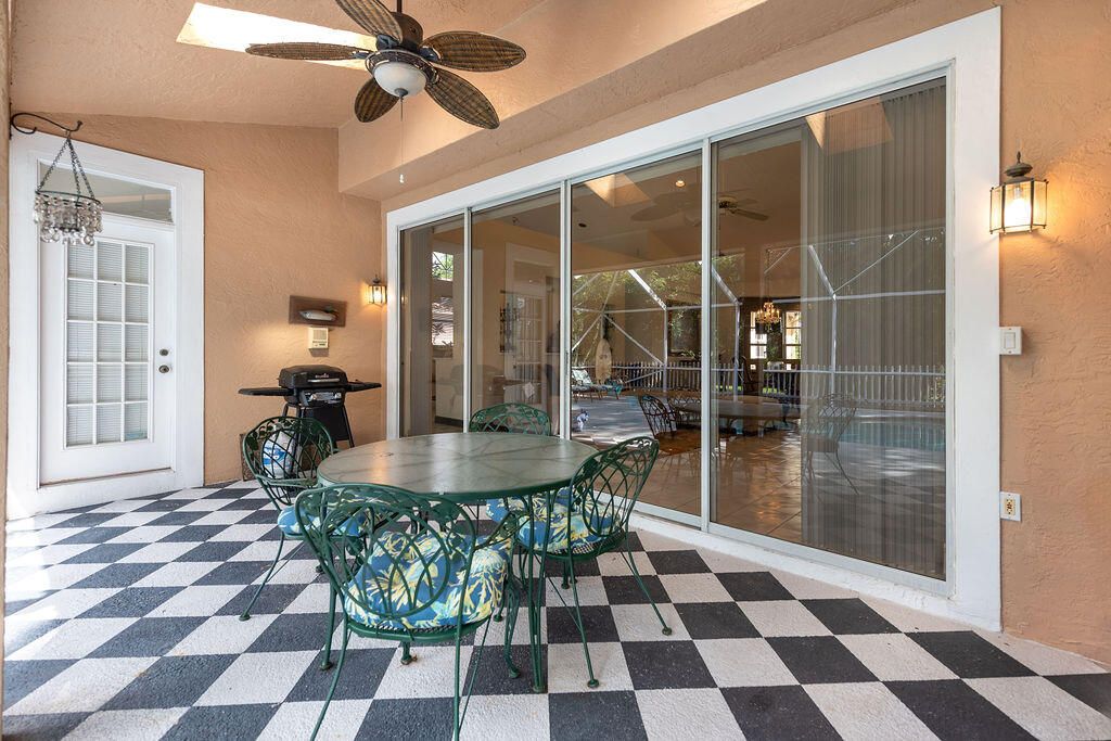 合同活跃: $5,000 (2 贝兹, 2 浴室, 2065 平方英尺)