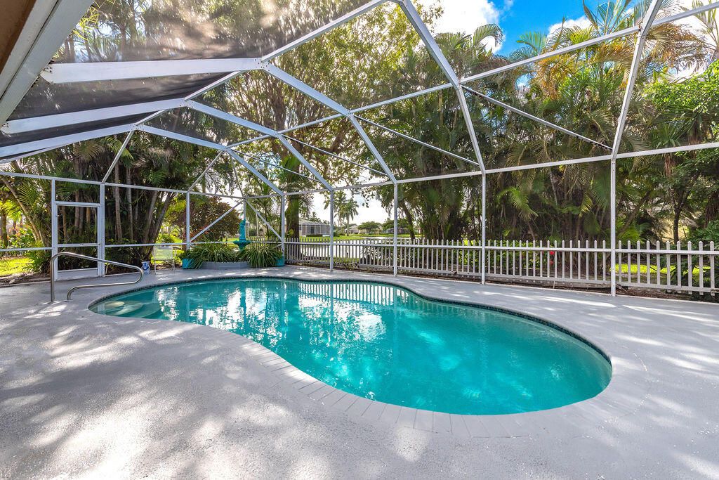 合同活跃: $5,000 (2 贝兹, 2 浴室, 2065 平方英尺)