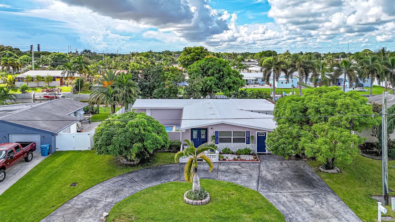 合同活跃: $649,999 (4 贝兹, 3 浴室, 2433 平方英尺)