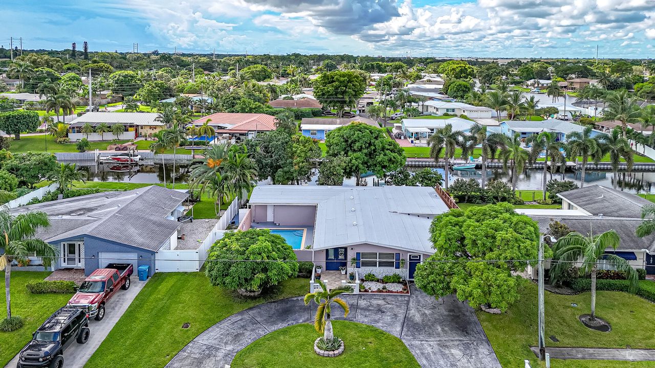 合同活跃: $649,999 (4 贝兹, 3 浴室, 2433 平方英尺)