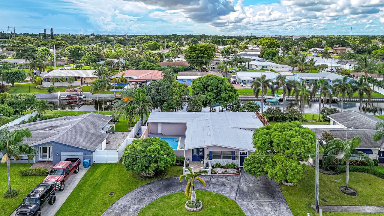 合同活跃: $649,999 (4 贝兹, 3 浴室, 2433 平方英尺)