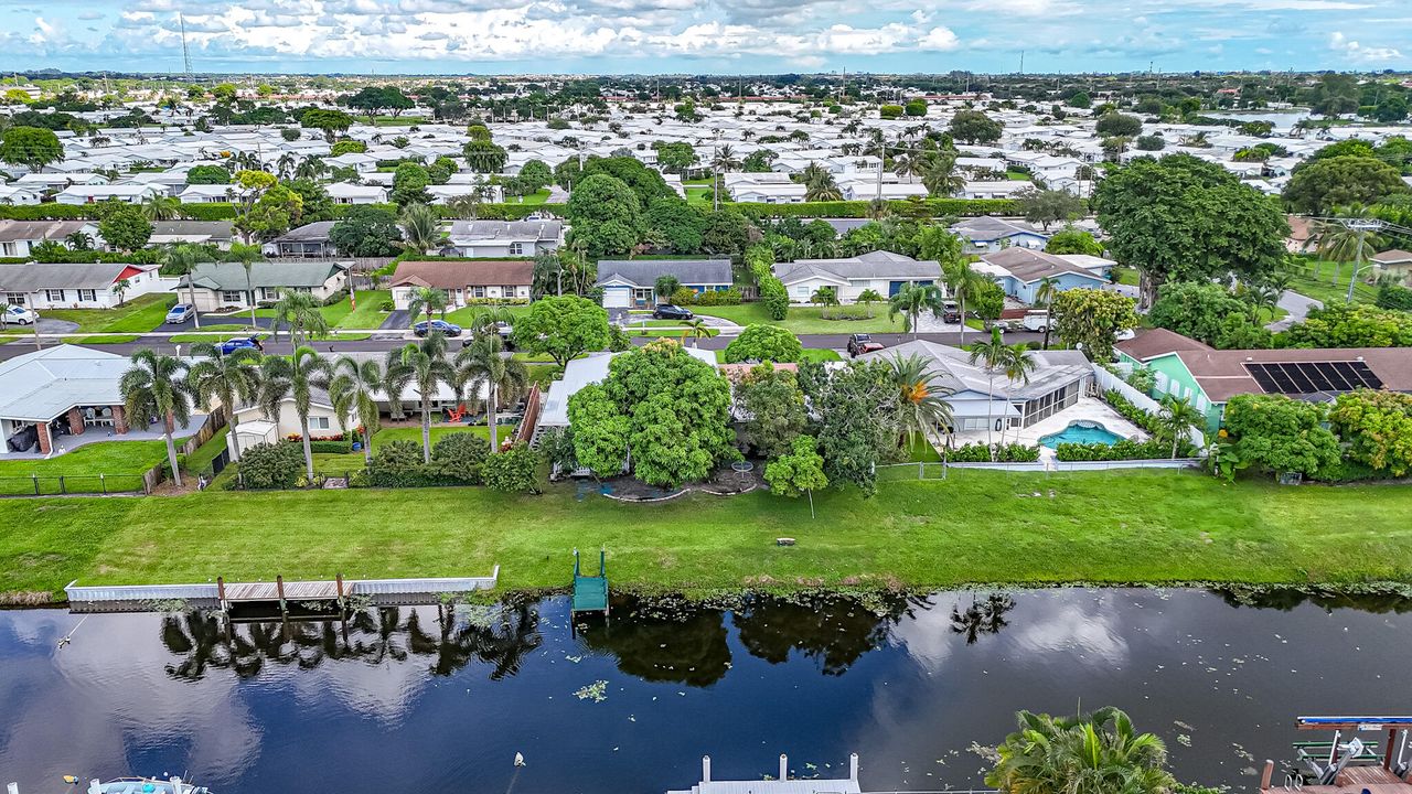 合同活跃: $649,999 (4 贝兹, 3 浴室, 2433 平方英尺)