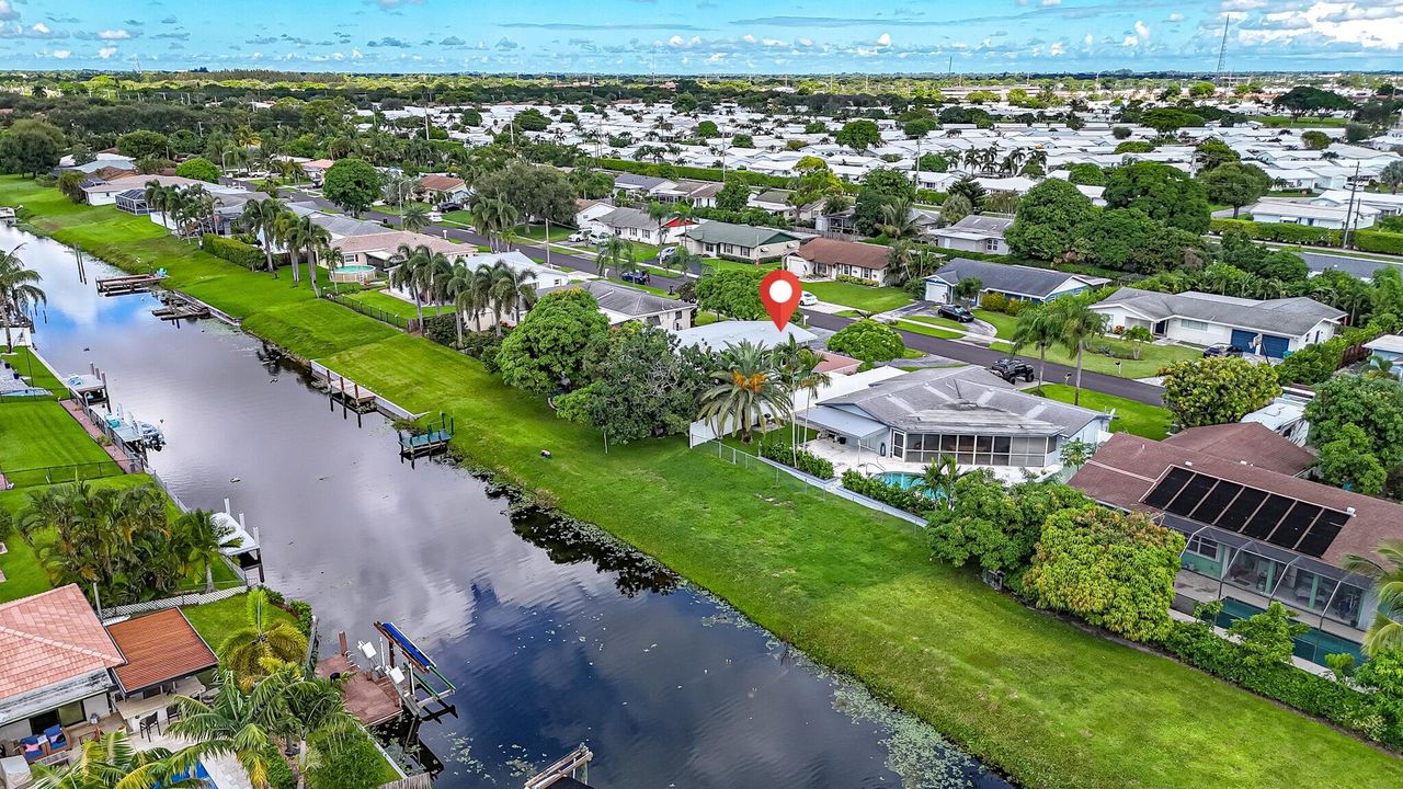 合同活跃: $649,999 (4 贝兹, 3 浴室, 2433 平方英尺)