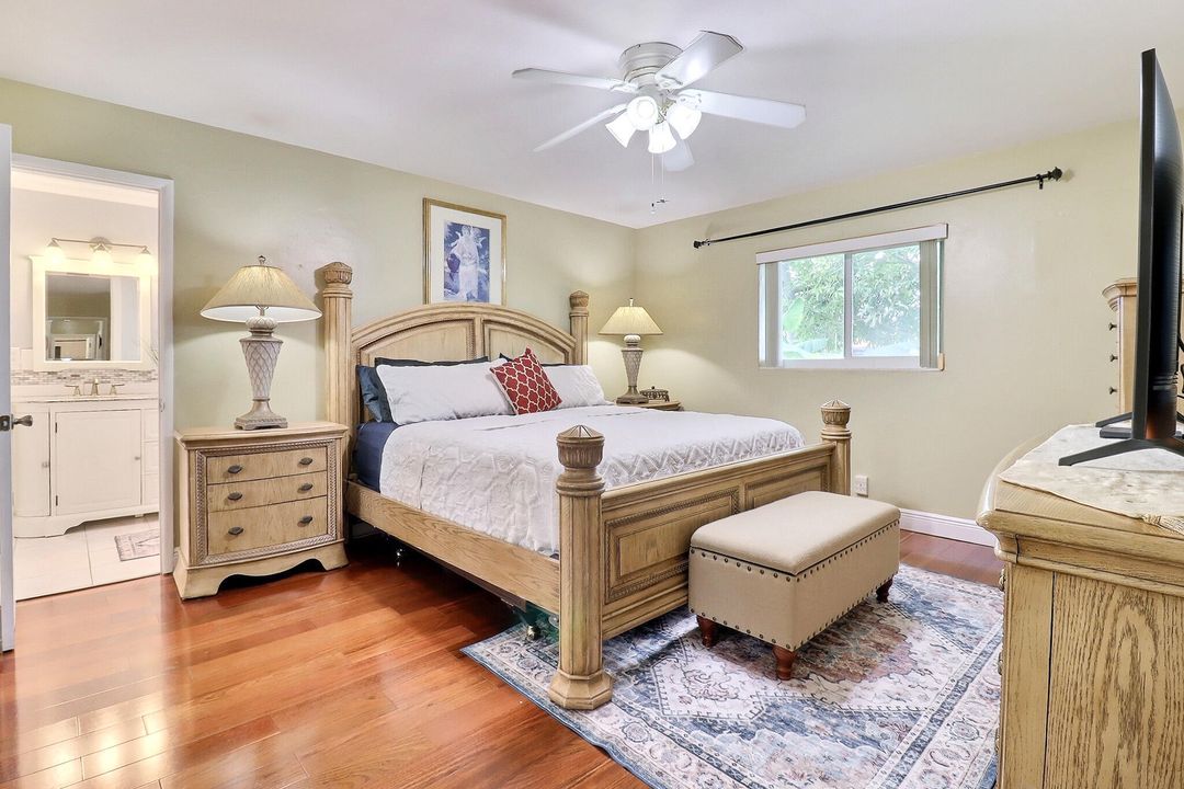 合同活跃: $649,999 (4 贝兹, 3 浴室, 2433 平方英尺)