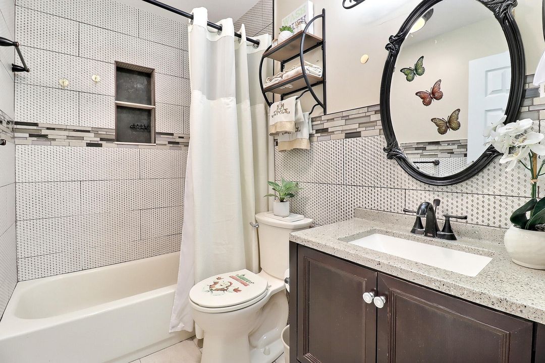 合同活跃: $649,999 (4 贝兹, 3 浴室, 2433 平方英尺)