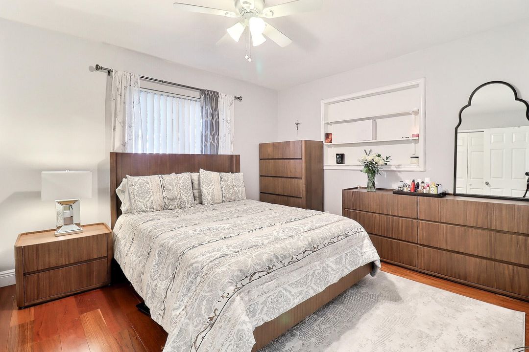 合同活跃: $649,999 (4 贝兹, 3 浴室, 2433 平方英尺)