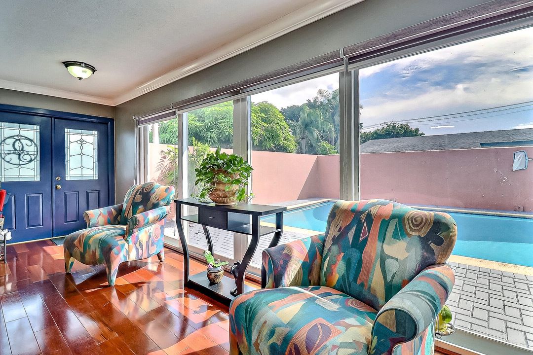 合同活跃: $649,999 (4 贝兹, 3 浴室, 2433 平方英尺)