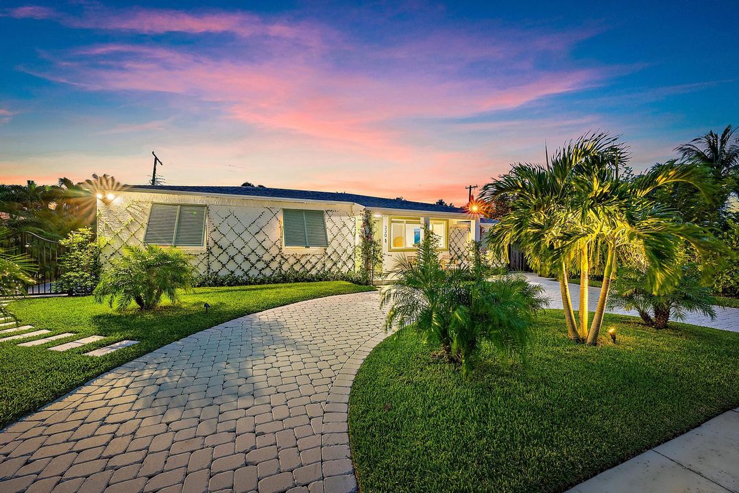 For Rent: $13,000 (3 beds, 2 baths, 1683 Square Feet)