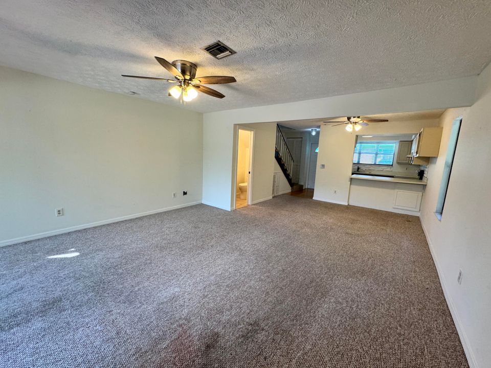 待售: $199,900 (2 贝兹, 2 浴室, 1167 平方英尺)