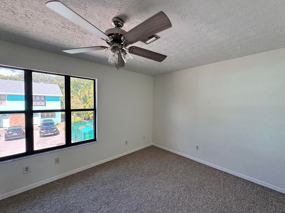 待售: $199,900 (2 贝兹, 2 浴室, 1167 平方英尺)