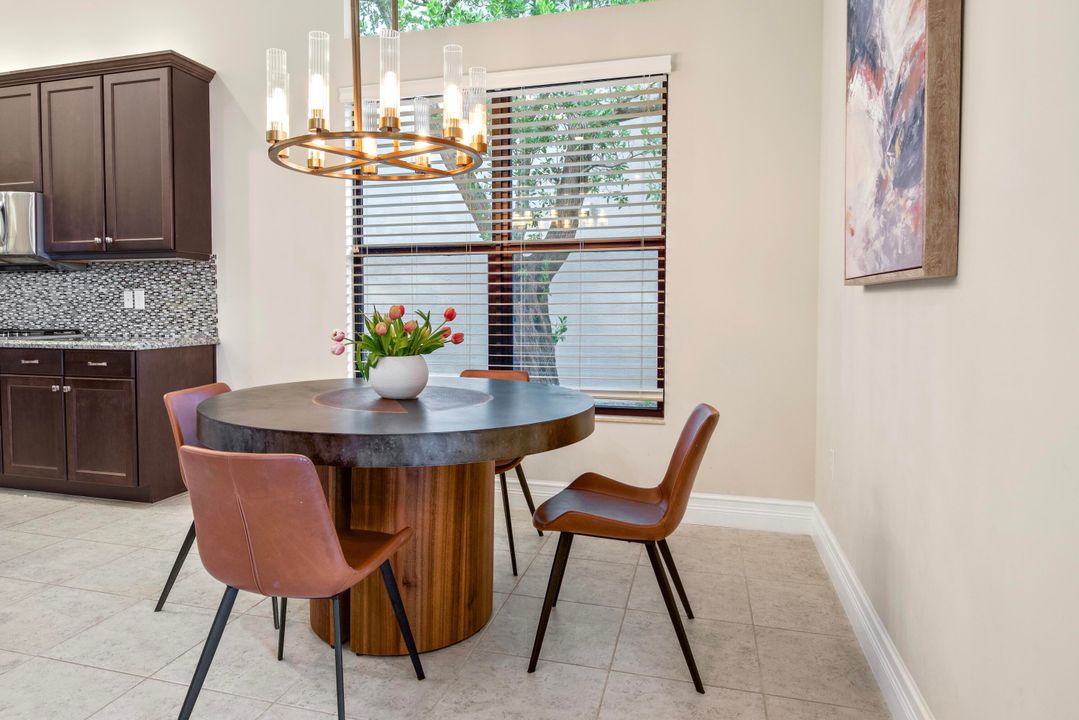 Под контрактом: $1,530,000 (4 спален, 3 ванн, 3249 Квадратных фут)