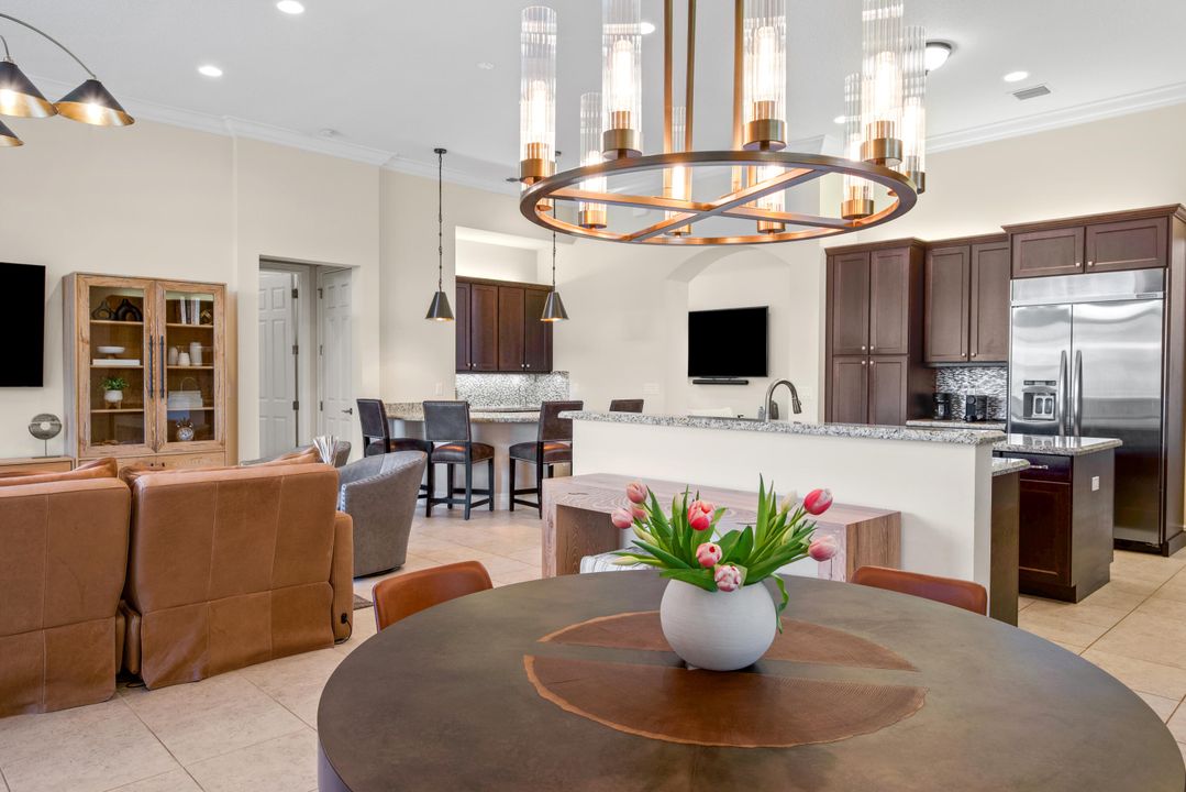 Под контрактом: $1,530,000 (4 спален, 3 ванн, 3249 Квадратных фут)