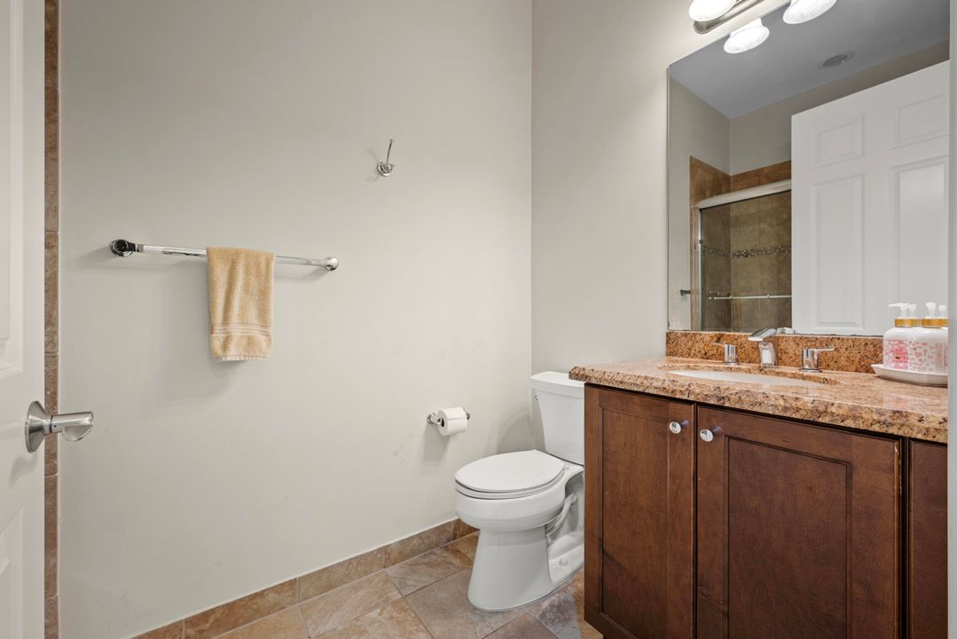 Под контрактом: $1,530,000 (4 спален, 3 ванн, 3249 Квадратных фут)