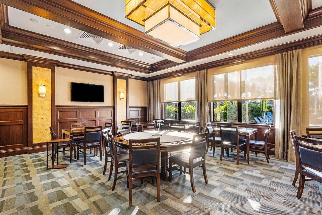 Под контрактом: $1,530,000 (4 спален, 3 ванн, 3249 Квадратных фут)