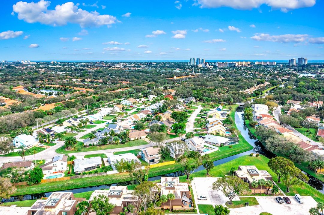 Под контрактом: $300,000 (2 спален, 2 ванн, 1236 Квадратных фут)